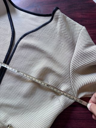 Chaqueta corta beige