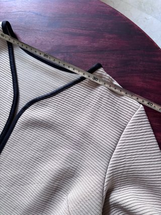 Chaqueta corta beige