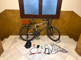 Bicicleta con accesorios