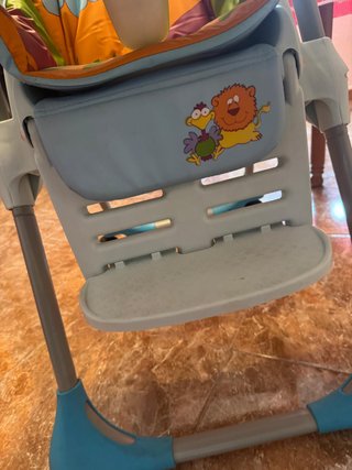 Trona Chicco decorada con dibujos