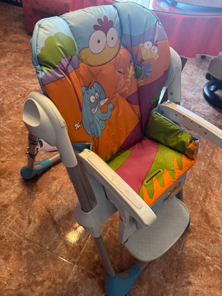 Trona Chicco decorada con dibujos