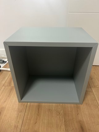 Mueble almacenaje EKET IKEA gris con soporte