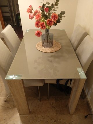 Mesa comedor cristal y 4 sillas