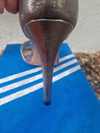Zapatos de tacón plateados talla 36