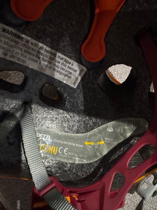 Casco de escalada Petzl naranja