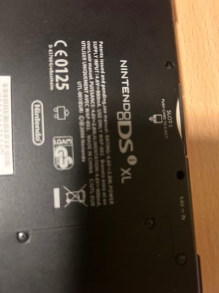 Nintendo DSi XL Edición 25 Aniversario Roja