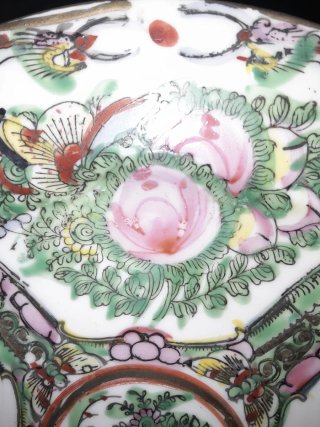 Antiguo plato chino decorado