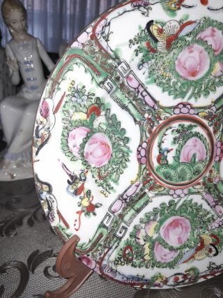 Antiguo plato chino decorado
