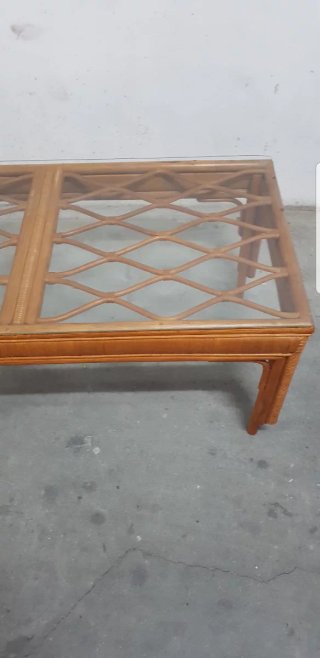 Mesa de centro de mimbre y cristal