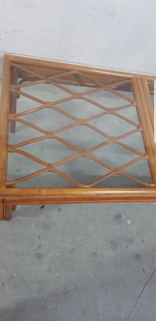 Mesa de centro de mimbre y cristal