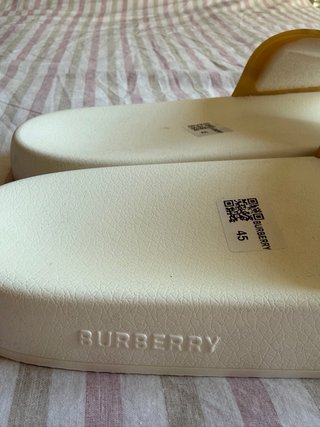 Chanclas Burberry Blancas y Beige Talla 45 Nuevas