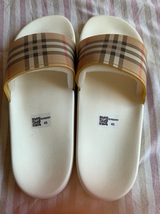 Chanclas Burberry Blancas y Beige Talla 45 Nuevas