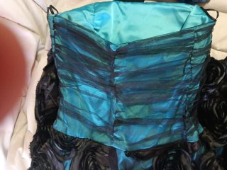 Vestido de fiesta azul y negro