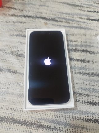 iPhone 15 azul claro