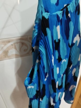Blusa con estampado abstracto