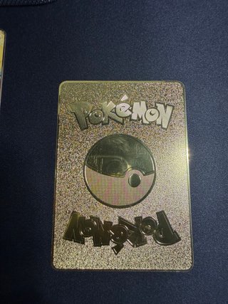 Carta Pokémon Pikachu VMAX Dorada