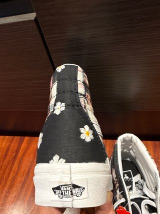 Zapatillas Vans Sk8-Hi con flores