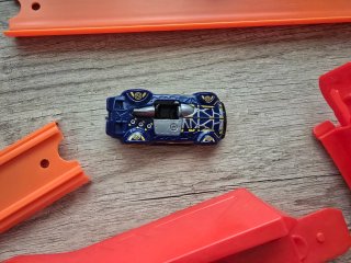 Caja Pistas Hot Wheels Track Builder Acrobacias