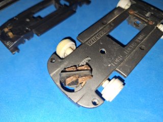 Scalextric lote 3 chasis: Seat Panda , Ford Focus