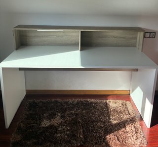 Escritorio moderno blanco y madera
