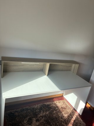Escritorio moderno blanco y madera