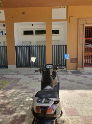 Peugeot Vivacity Scooter Negro/Plata