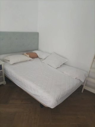 Cama completa con somier y almohadas