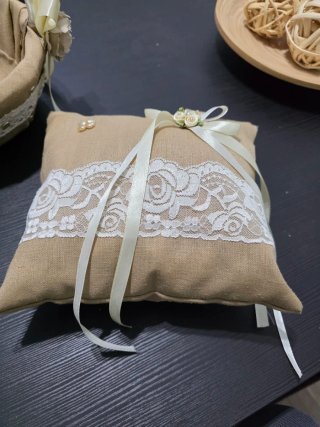 Cestita y cojín para anillos de boda