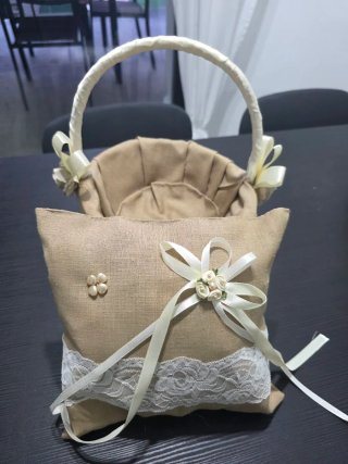 Cestita y cojín para anillos de boda