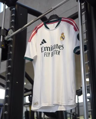 Hola tengo camisa de España Barcelona Madrid outo