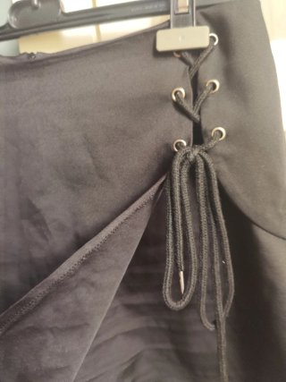 Falda pantalón negra con cordones