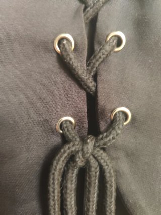Falda pantalón negra con cordones
