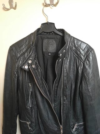 Cazadora Piel Negra Bershka. Talla "L".