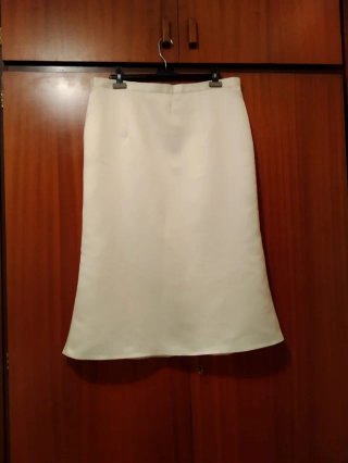Conjunto elegante blusa y falda