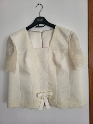 Conjunto elegante blusa y falda