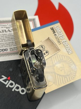 Zippo in ottone con geroglifici egizi Tutankhamon