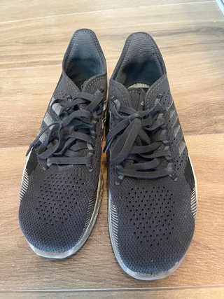 Zapatillas Adidas Negras y gris . N43 1/3