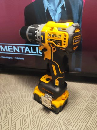 Taladro Dewalt DCD796 18V XR Brushless
