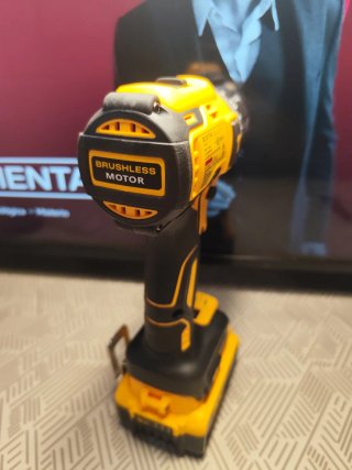 Taladro Dewalt DCD796 18V XR Brushless