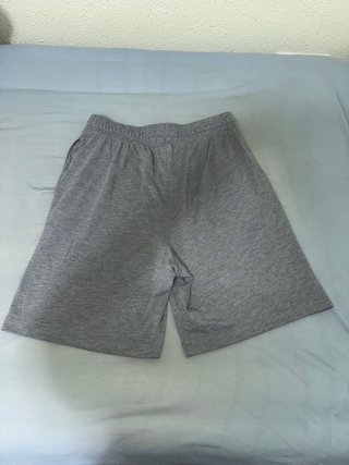 Pantalón corto Nike gris