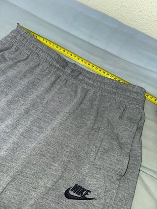 Pantalón corto Nike gris