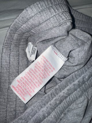 Pantalón corto Nike gris