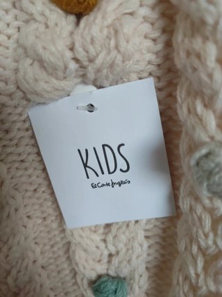 Bufanda niña con pompones.