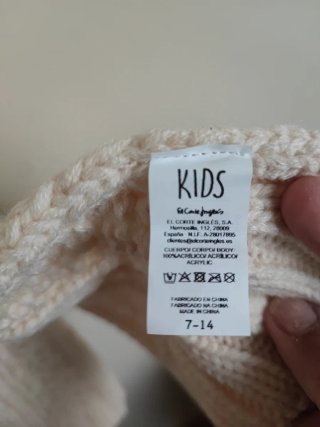 Bufanda niña con pompones.
