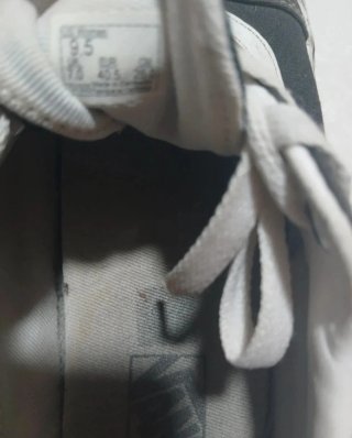 Scarpe Vans nere e bianche