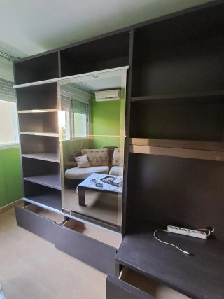 Mueble de salón modular oscuro