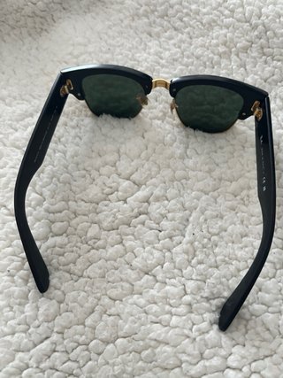Gafas de sol Ray-Ban Clubmaster negras y doradas