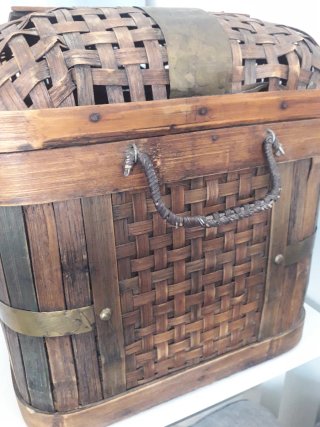 Baúl/Cofre de Bambú con Detalles Metálicos