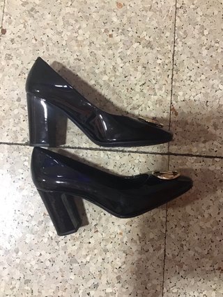 Zapatos Michael Kors Negros con Logo Dorado