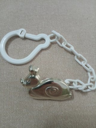 Chupetero de plata con cadena